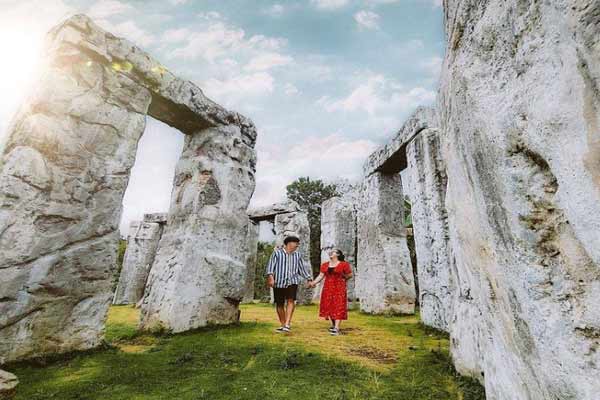 Wisata Situs Replika Megalitikum